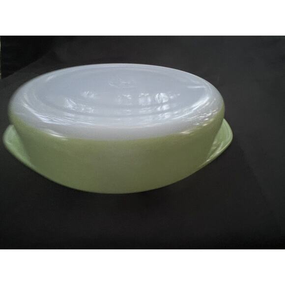 Vintage Pyrex 227 Lime Green Milk Glass Bakeware Casserole Dish 8" - Picture 4 of 10